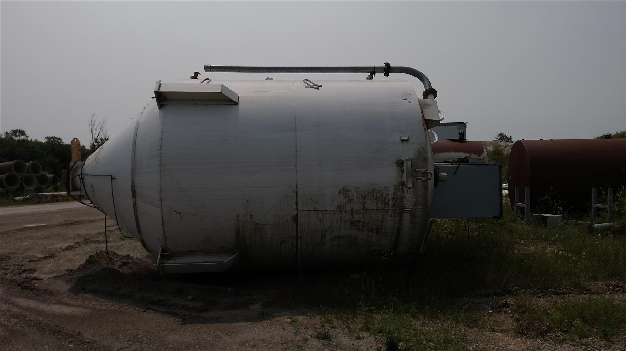 Used 250 bbl silo with lower structure and dust collector for sale