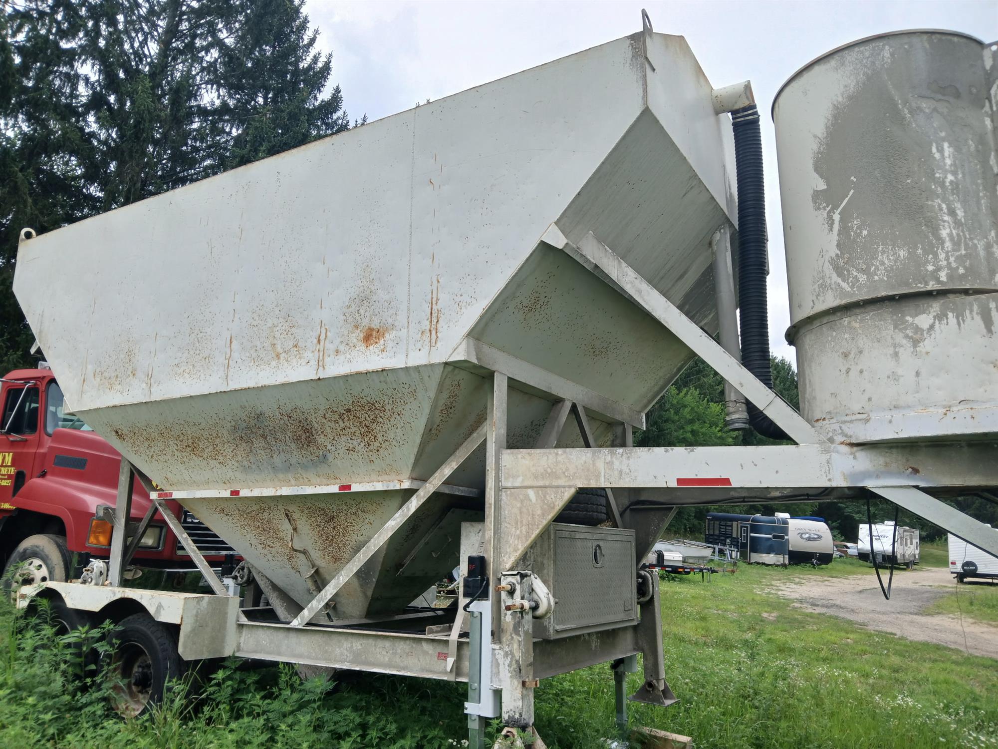 grey still polygon, green grass, portable silo