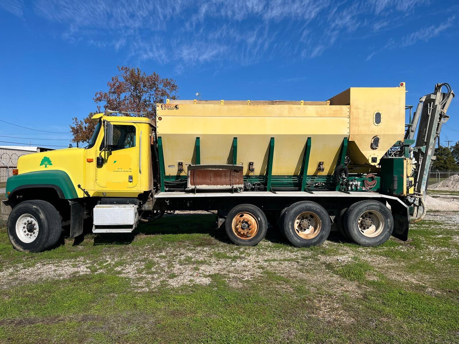 Omega volumetric mixer