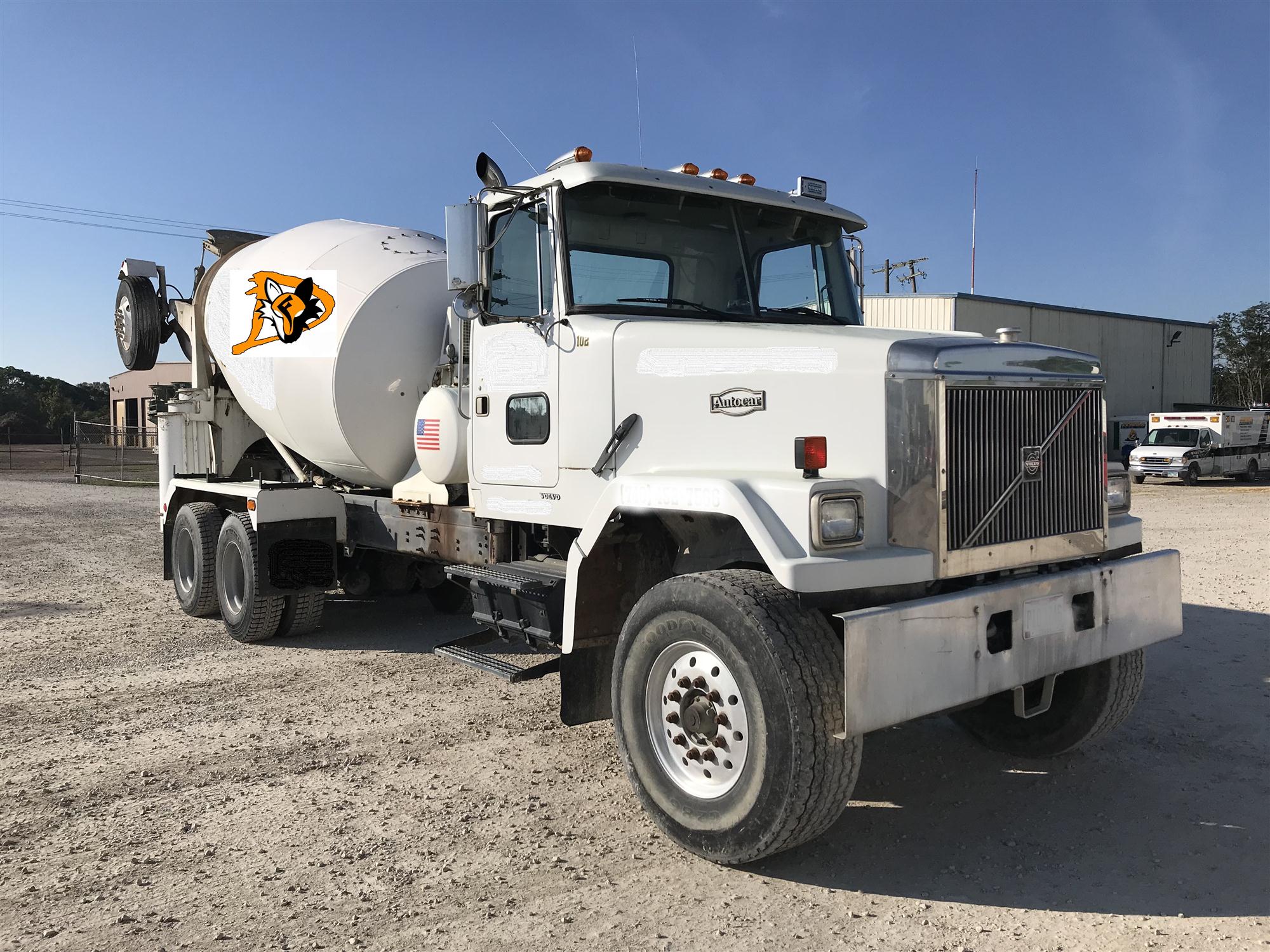 2000 Volvo London Ready Mix Concrete Mixer Truck for sale